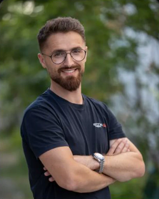 Kenan Abazi, Montage-Elektriker bei Elektro LL